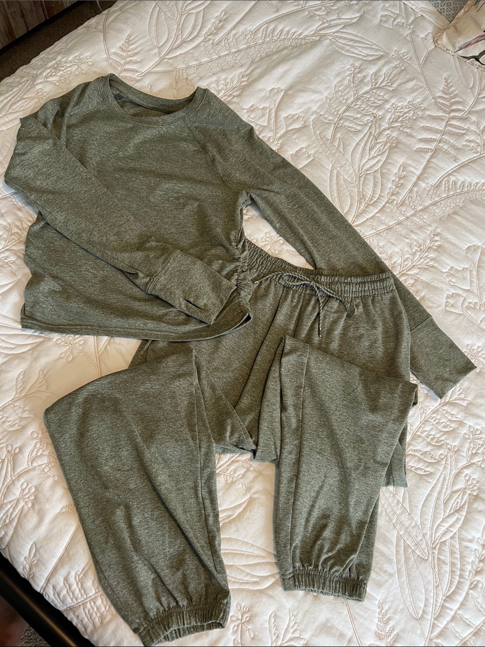 aerie Heather Green Long-Sleeve Two-Piece Lounge Set Top size Med, Pants size S